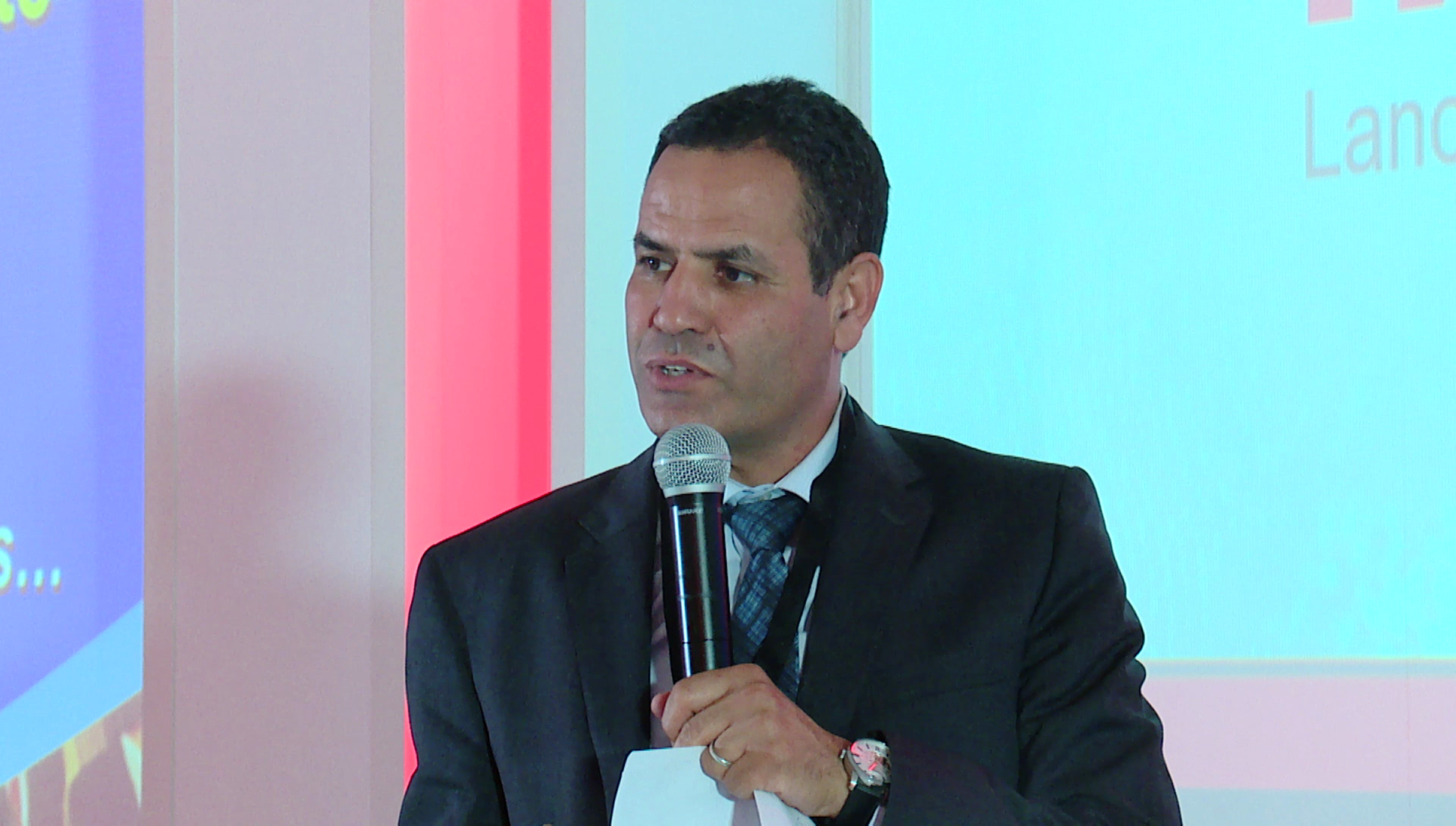  M. Mohamed Arfa (du Centre d'Affaires Pilote de Tunis) 