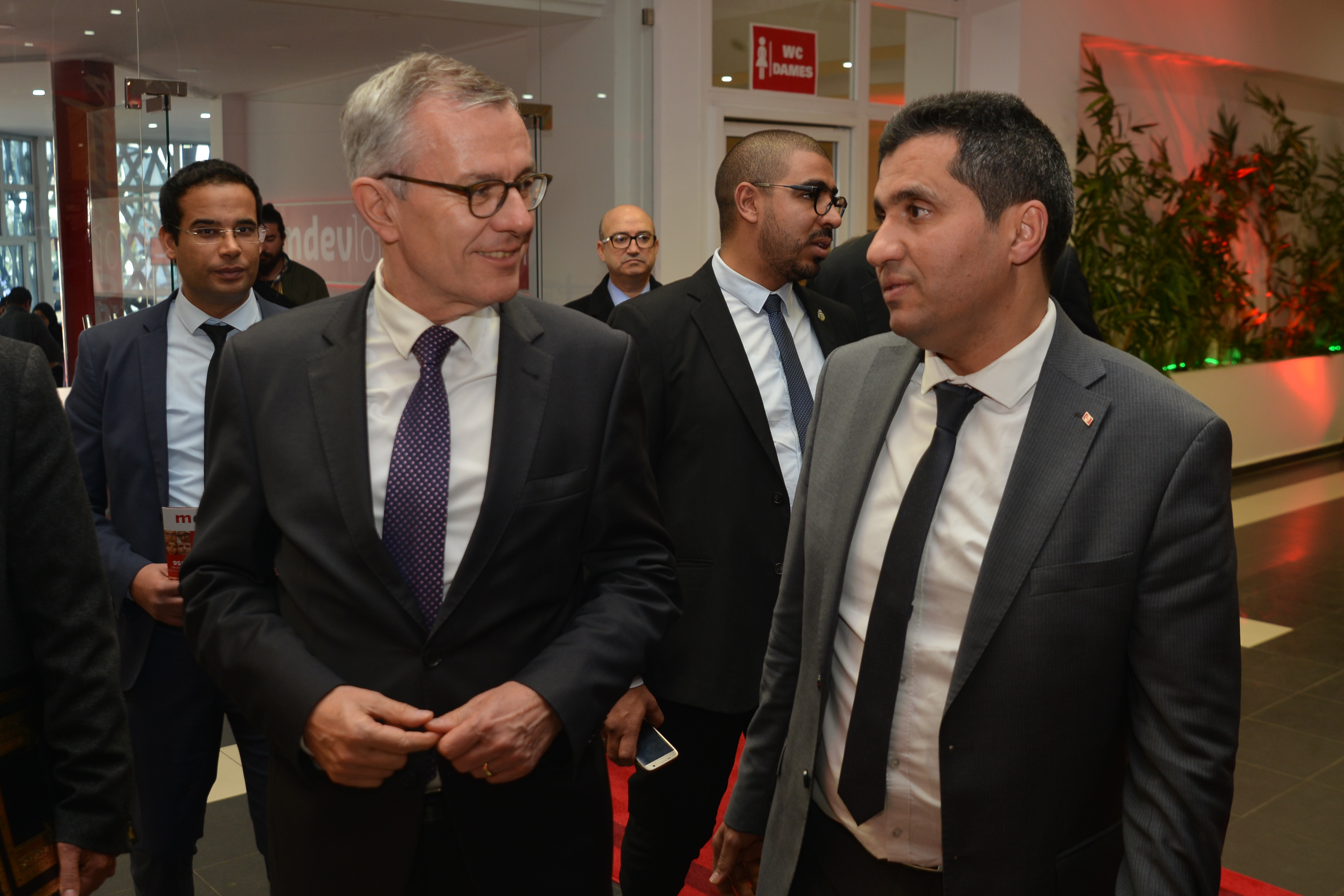  Dr. Andreas Reinicke (Ambassadeur d'Allemagne) et M. Anouar Maârouf (Ministre des Technologies) 