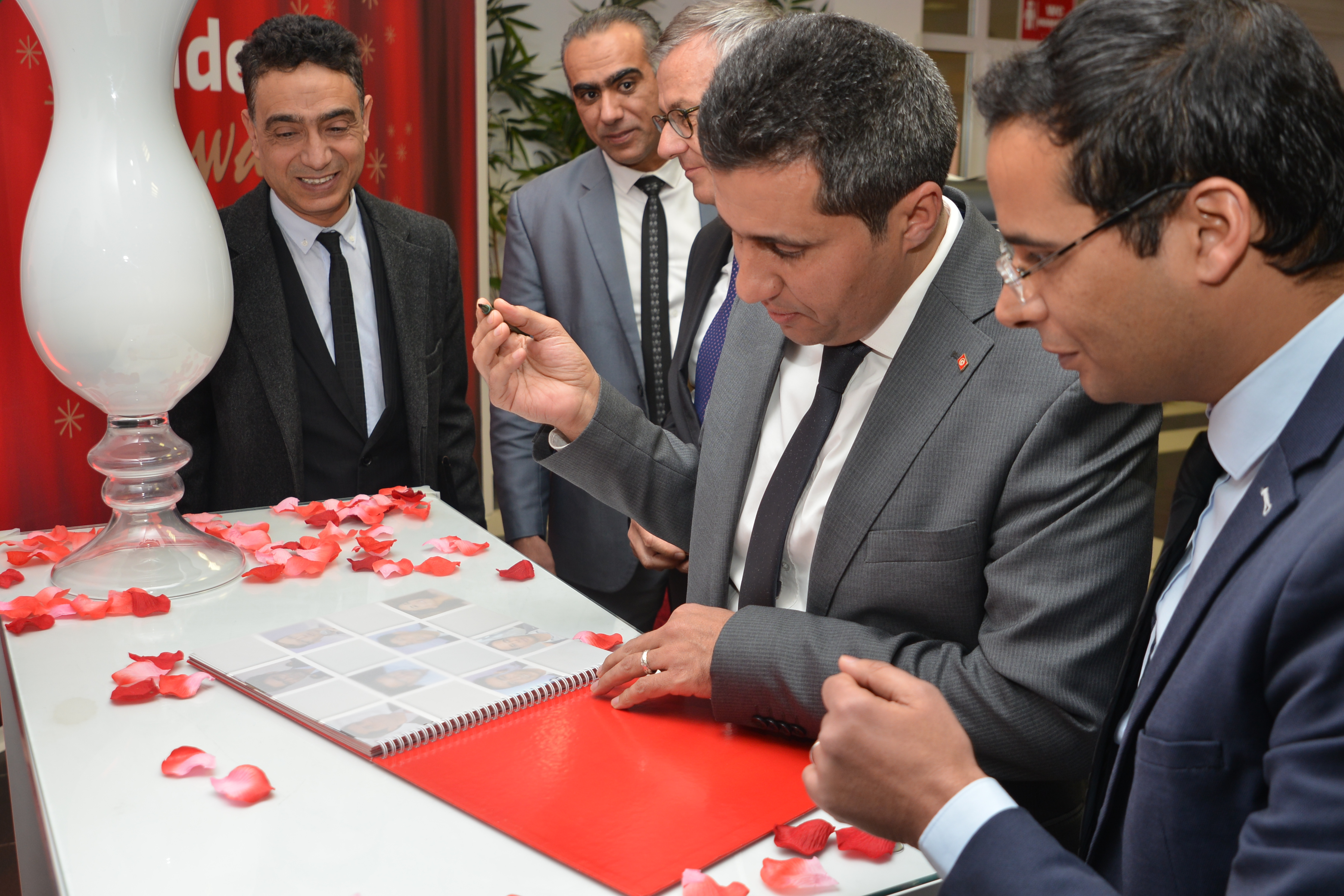  M. Anouar Maârouf (Ministre des Technologies) 