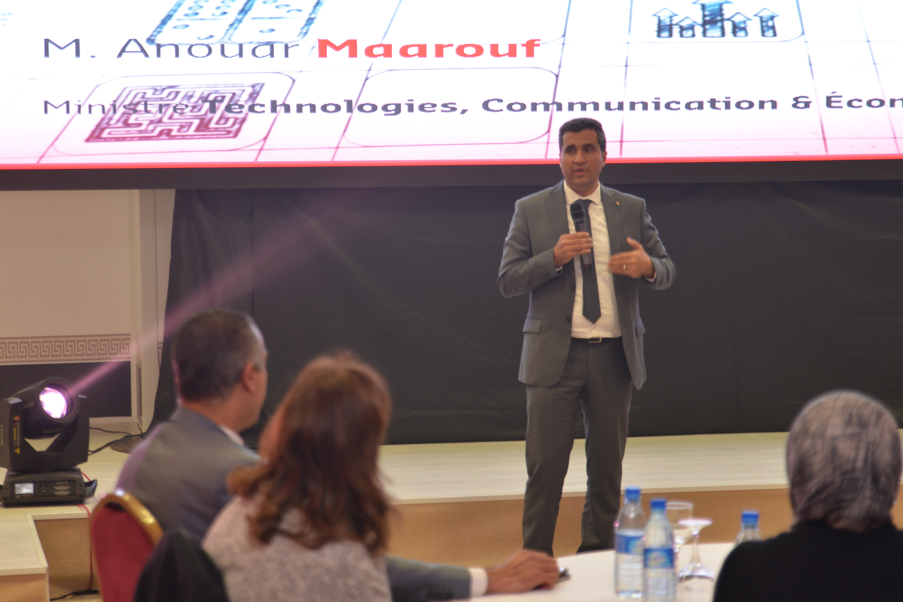  M. Anouar Maârouf (Ministre des Technologies) 