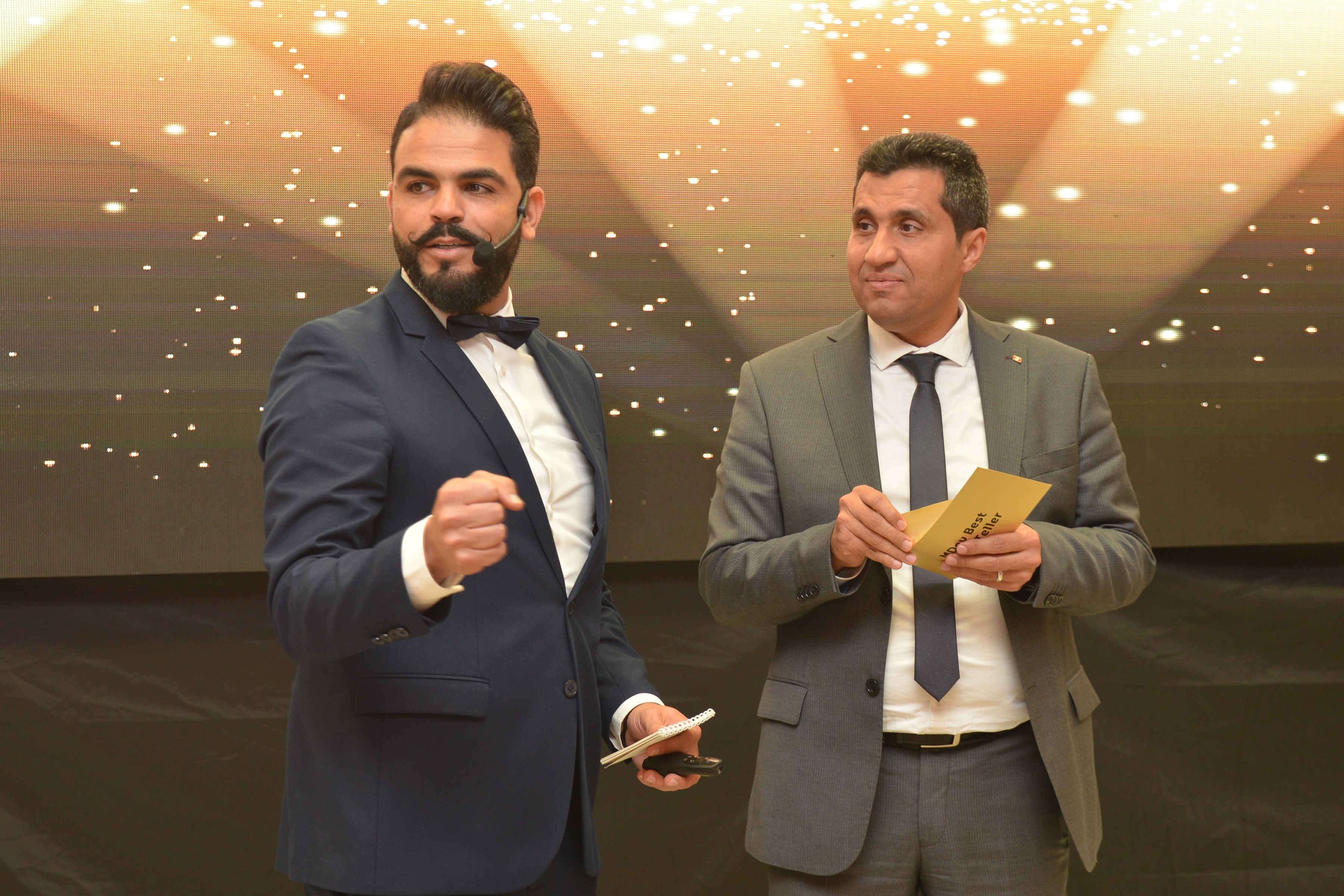 Le maître de cérémonie, Mehdi Mahjoub, lance la remise des prix 